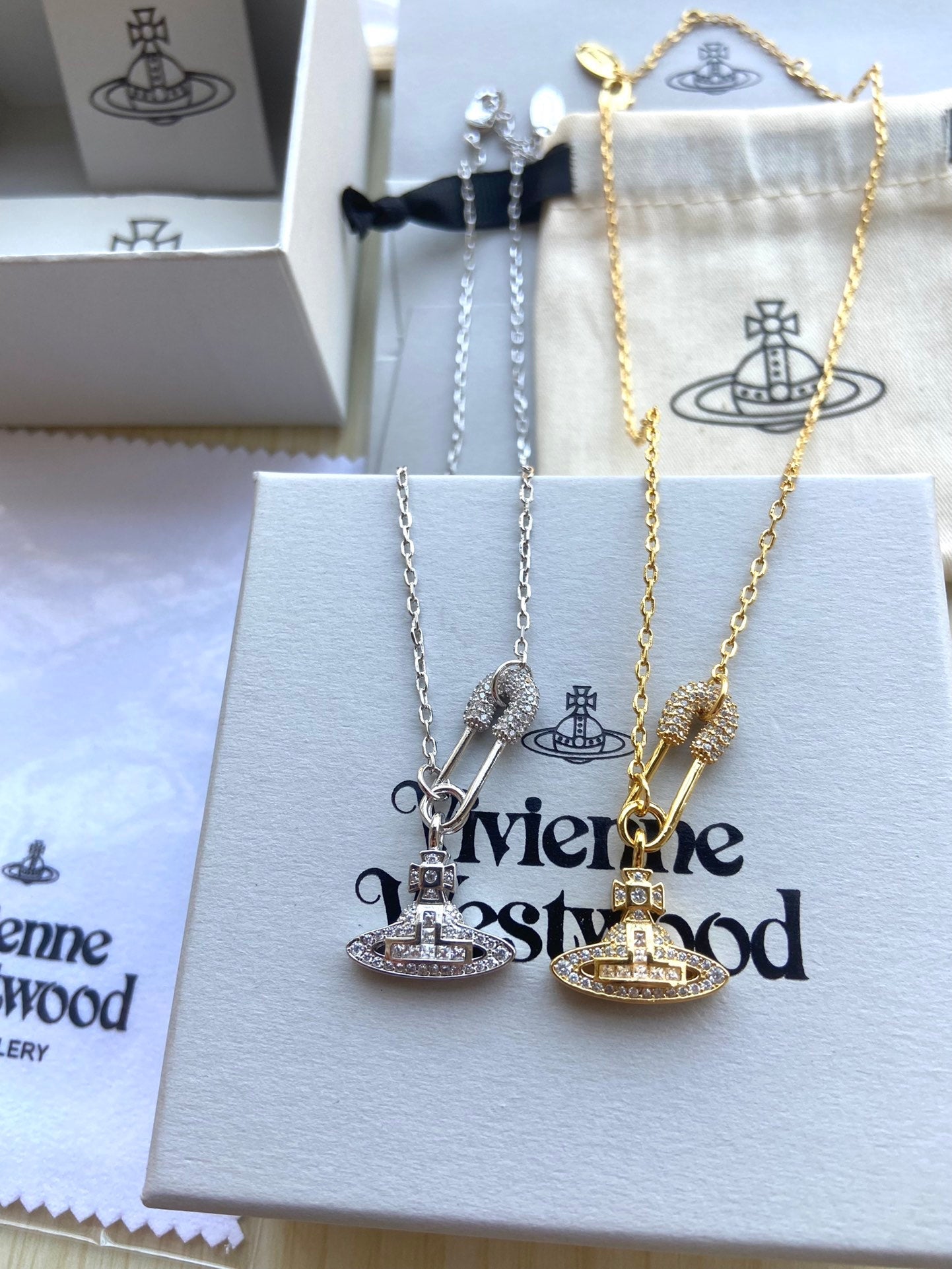 Full-Rhinestone Pin Necklace