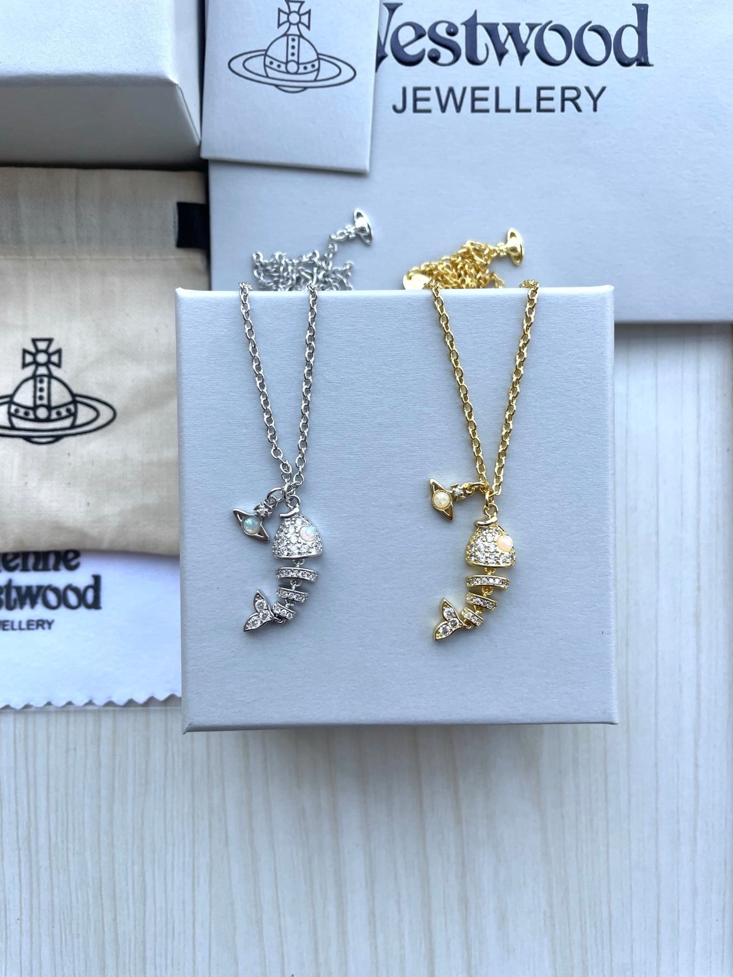Full-Rhinestone Fishbone Clavicle Necklace