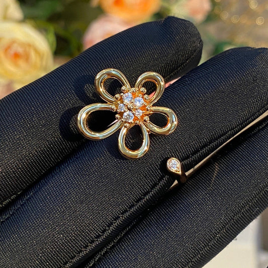 Van Cleef & Arpels Large Flower Diamond-Set Ring