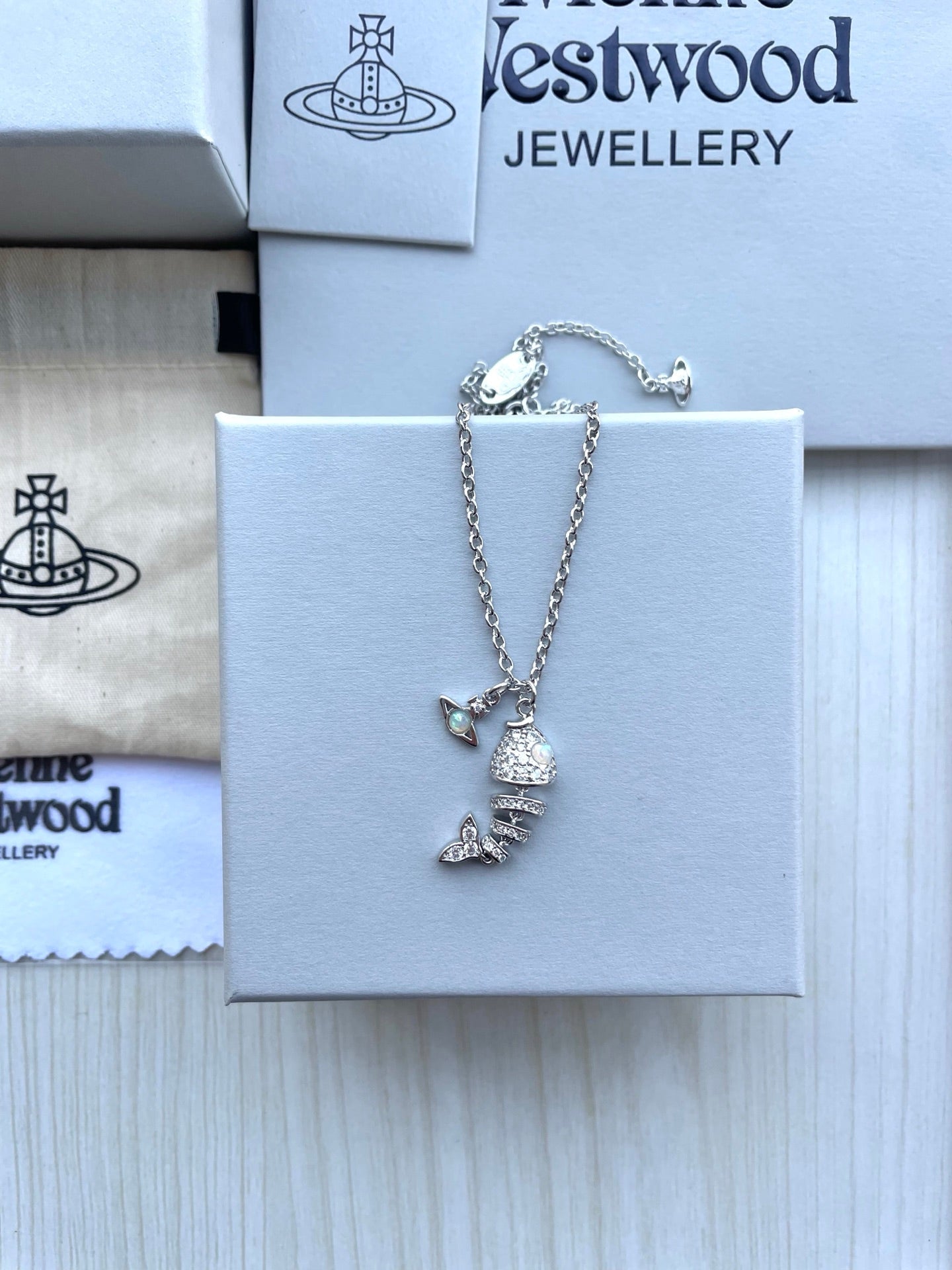 Full-Rhinestone Fishbone Clavicle Necklace