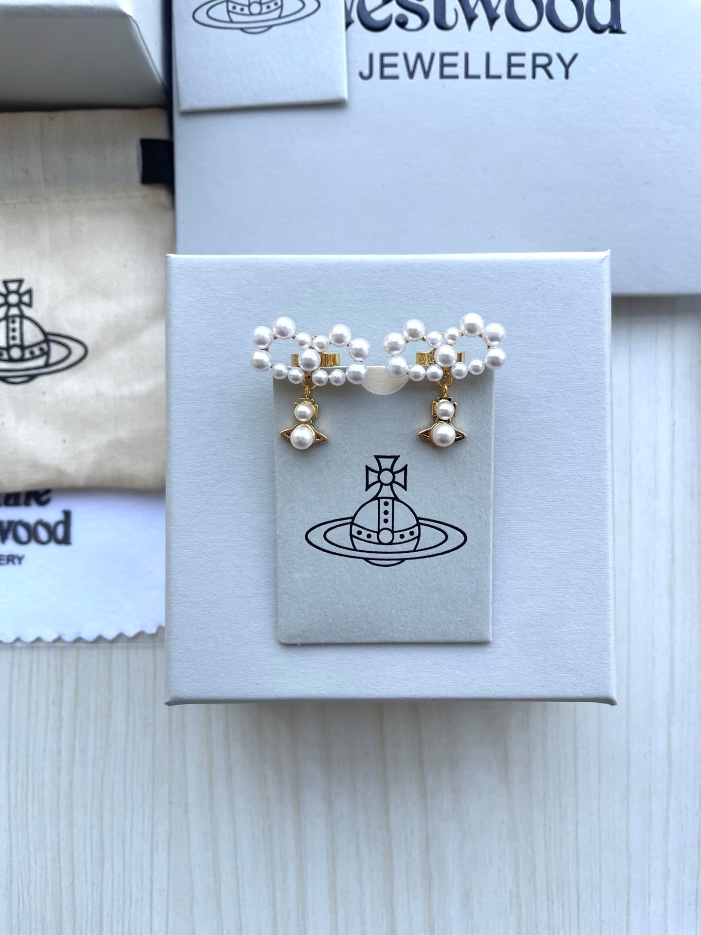 Pearl & Bowknot Stud Earrings
