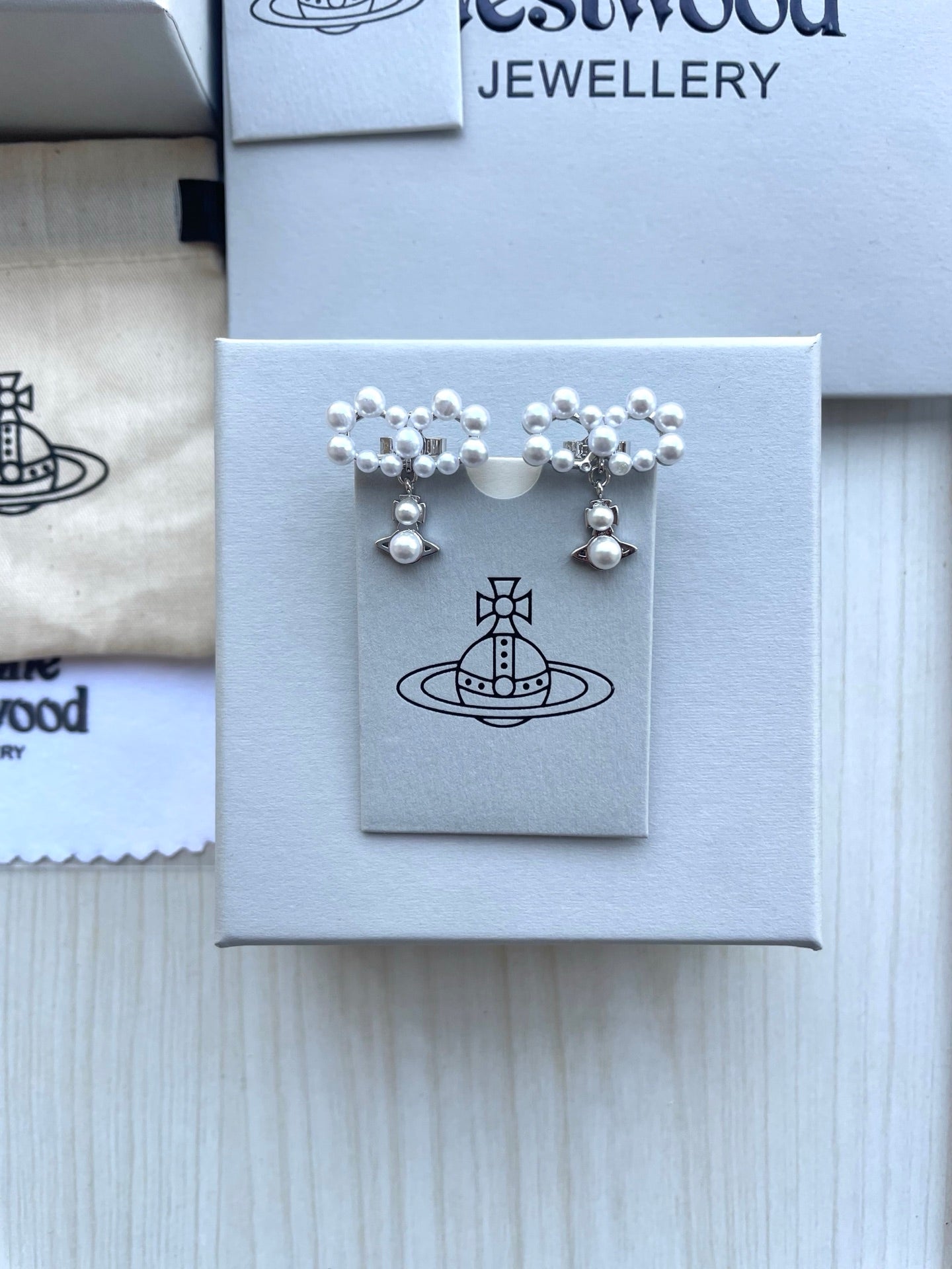 Pearl & Bowknot Stud Earrings