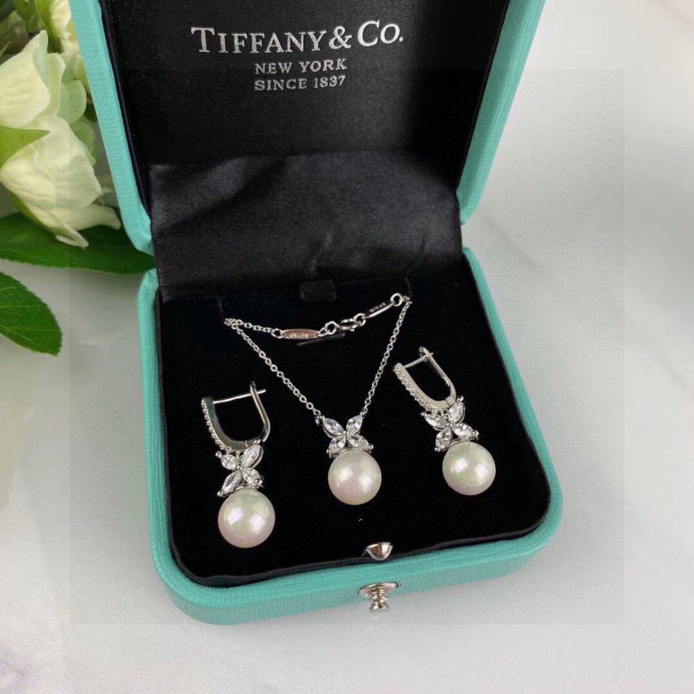 Tiffany & Co. Natural Pearl Pearl Necklace