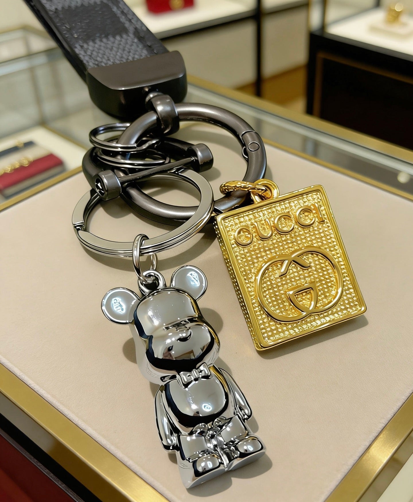Gucci Vintage Double G Keychain