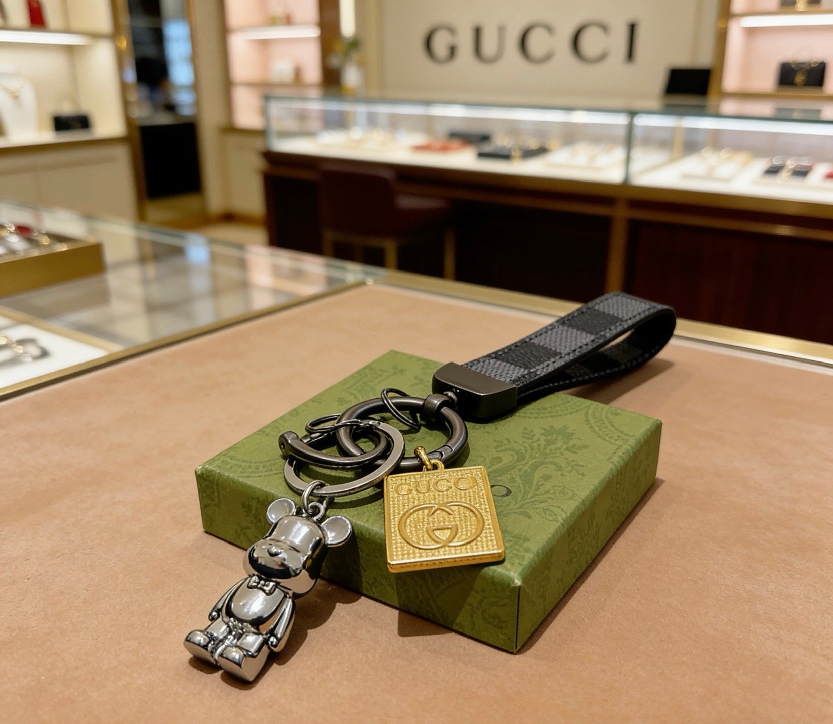 Gucci Vintage Double G Keychain