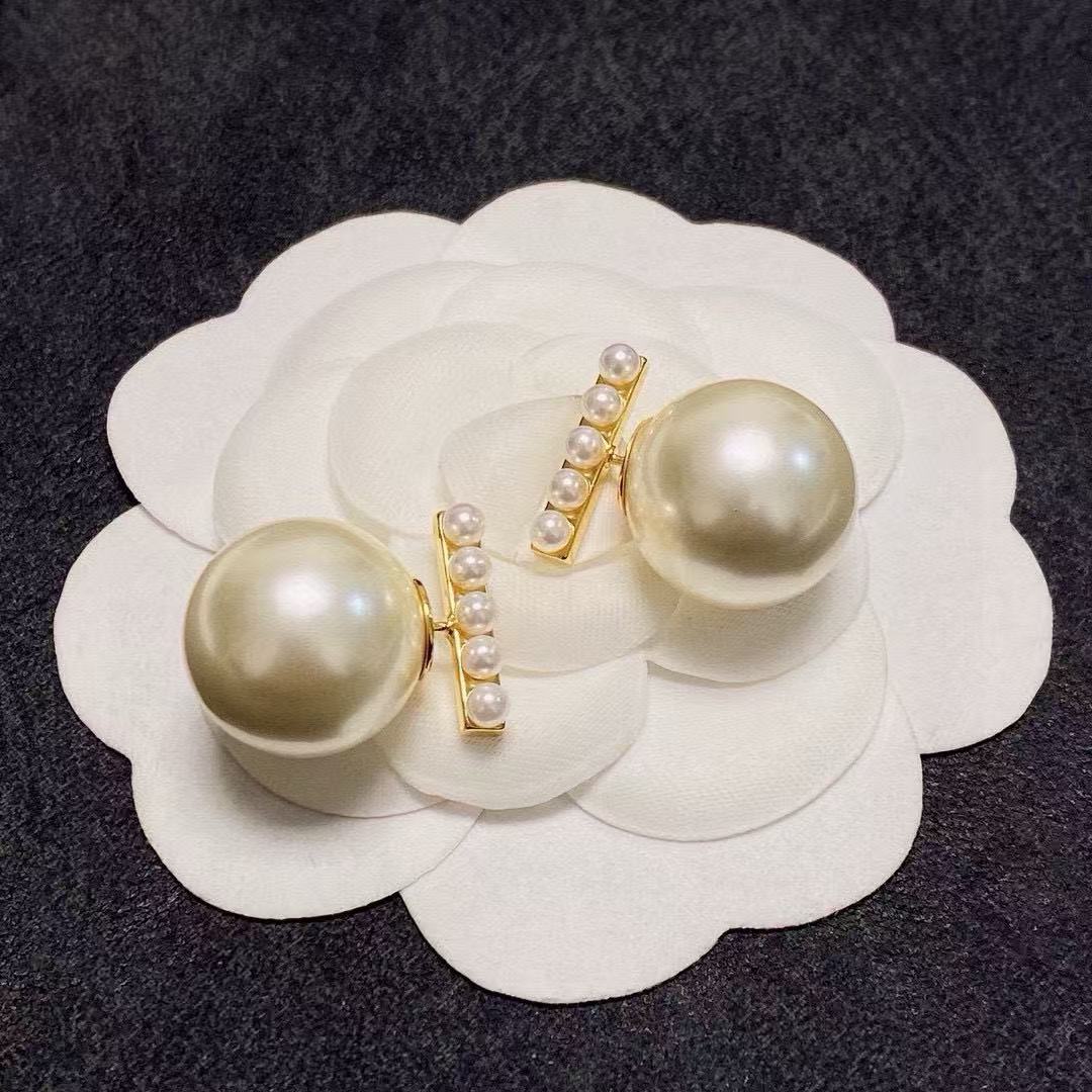 CELINE Pearl Earrings